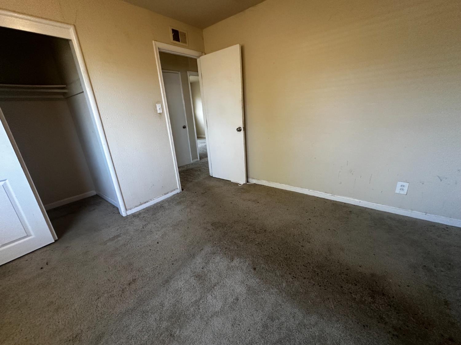 48 W Leland Road