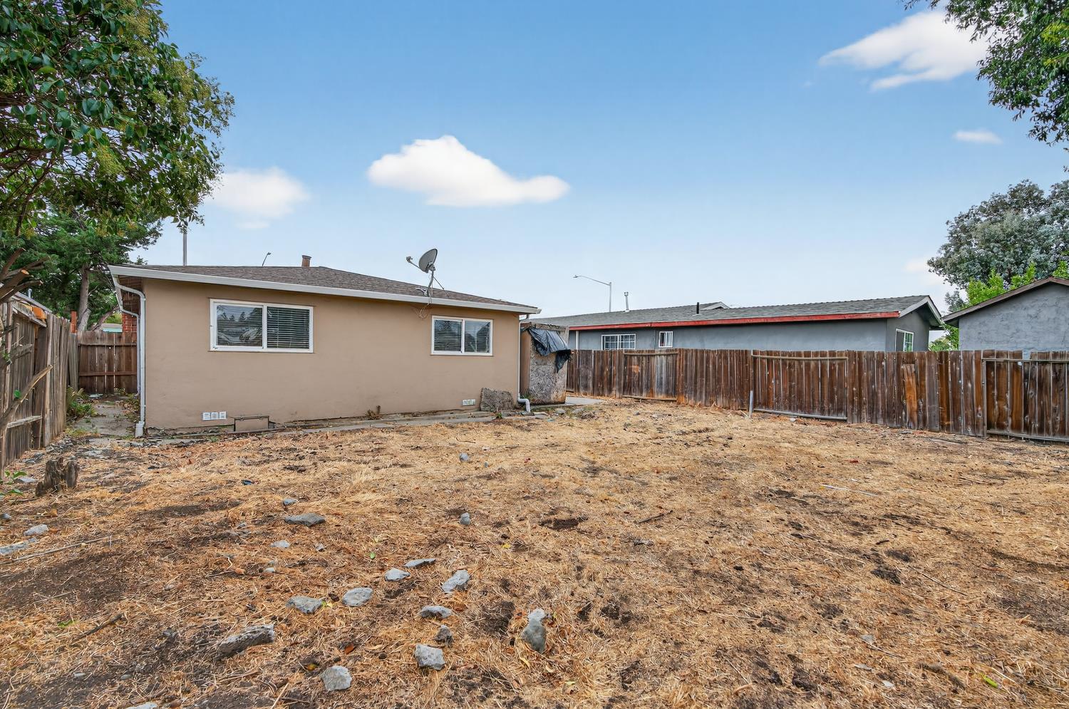 48 W Leland Road