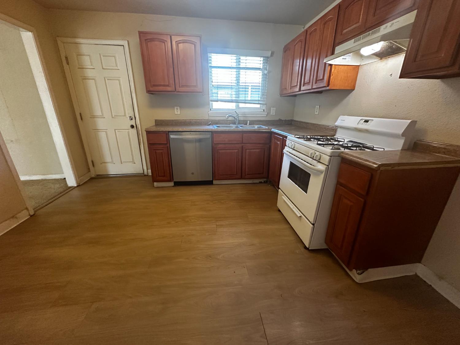 48 W Leland Road