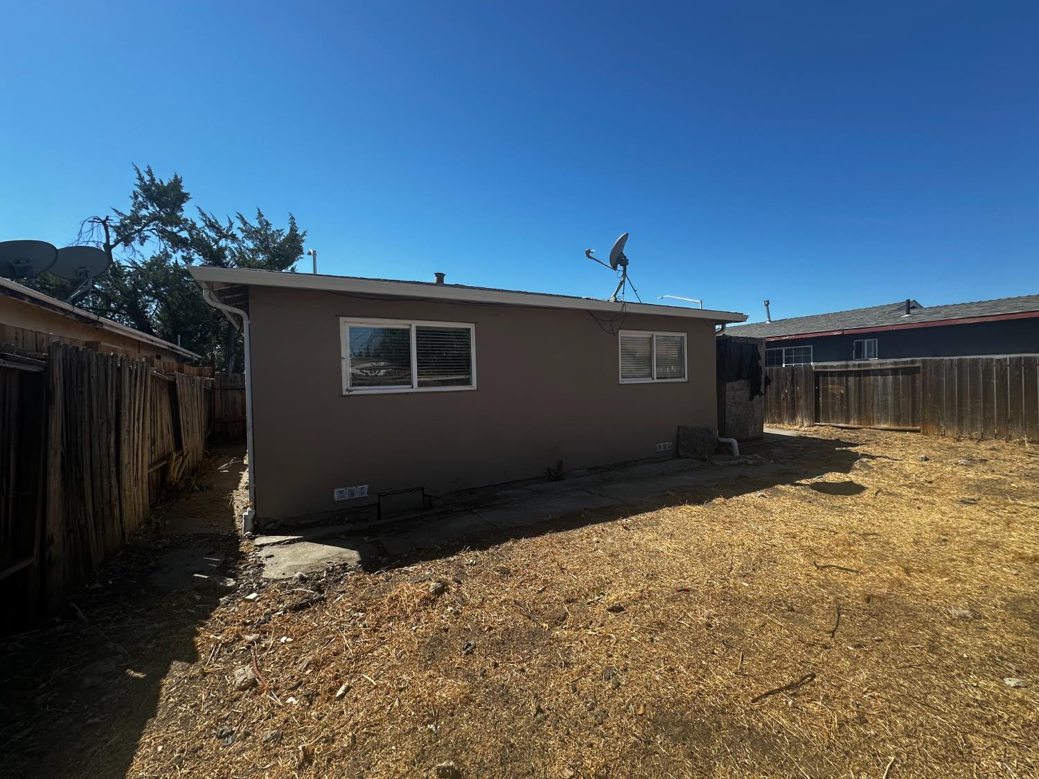 48 W Leland Road