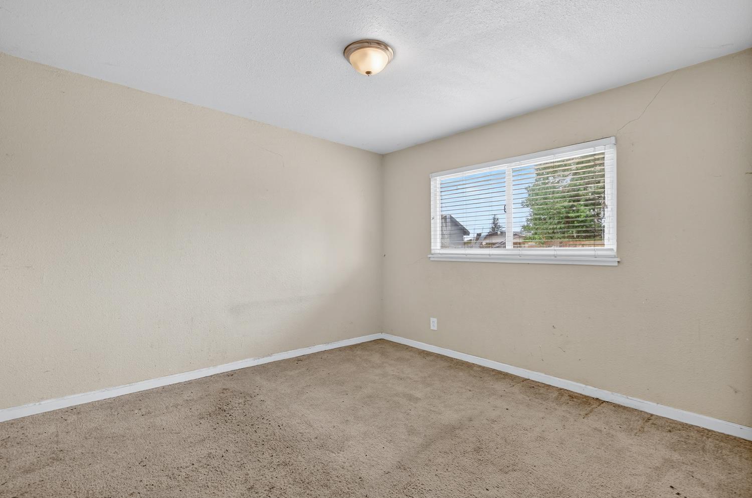 48 W Leland Road