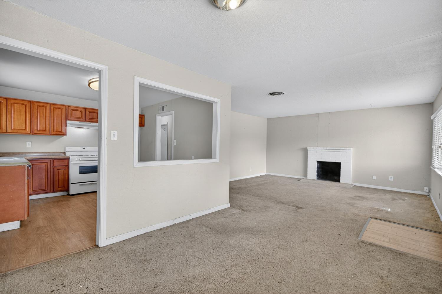 48 W Leland Road