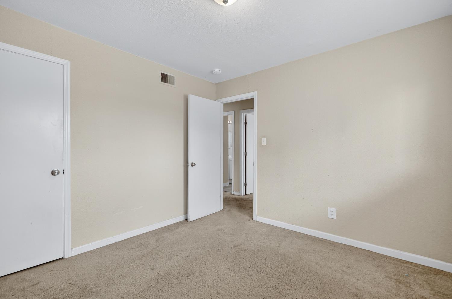 48 W Leland Road