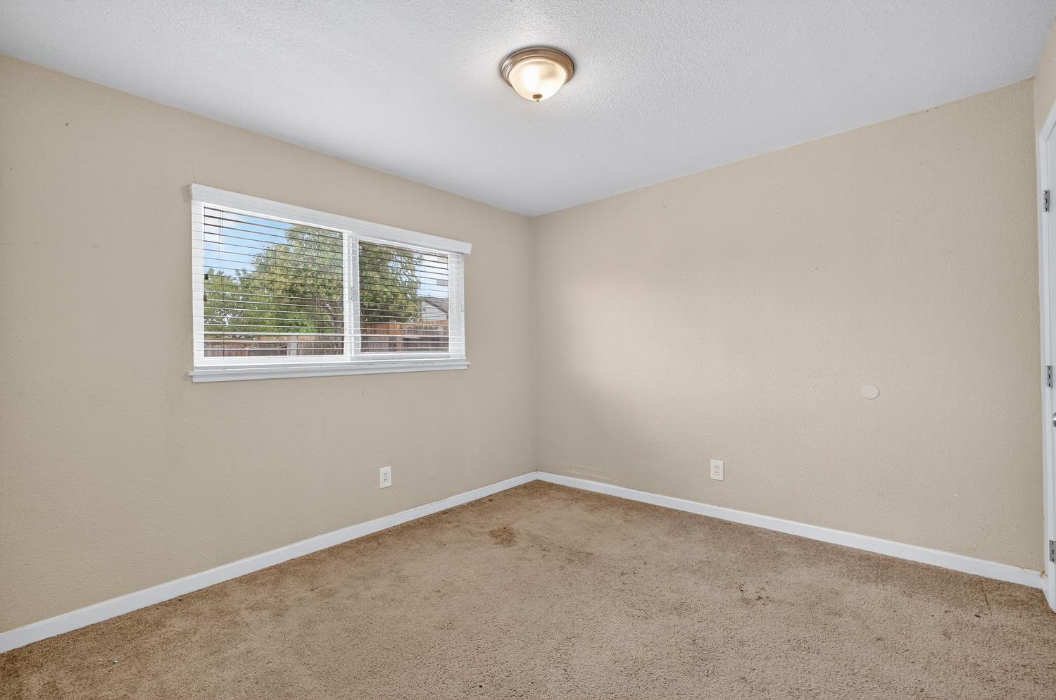48 W Leland Road