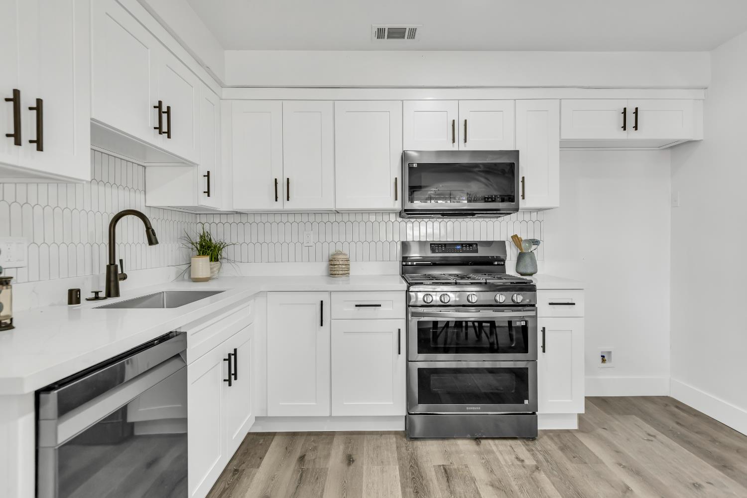 7682 Detroit Boulevard