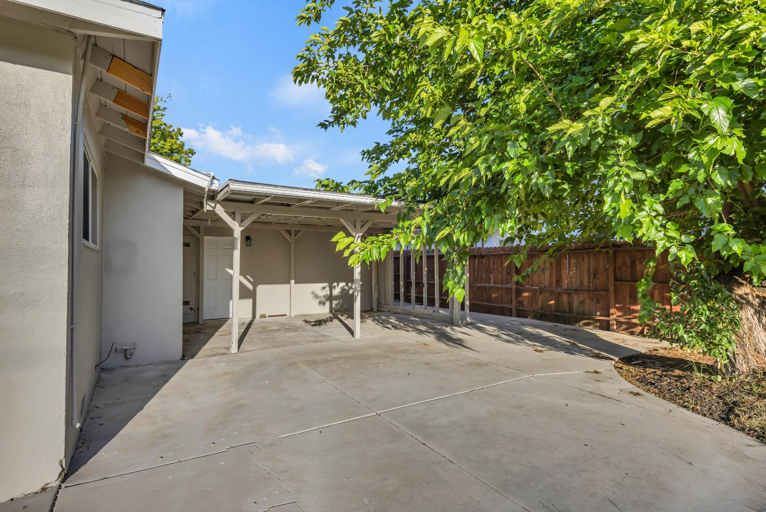 7682 Detroit Boulevard