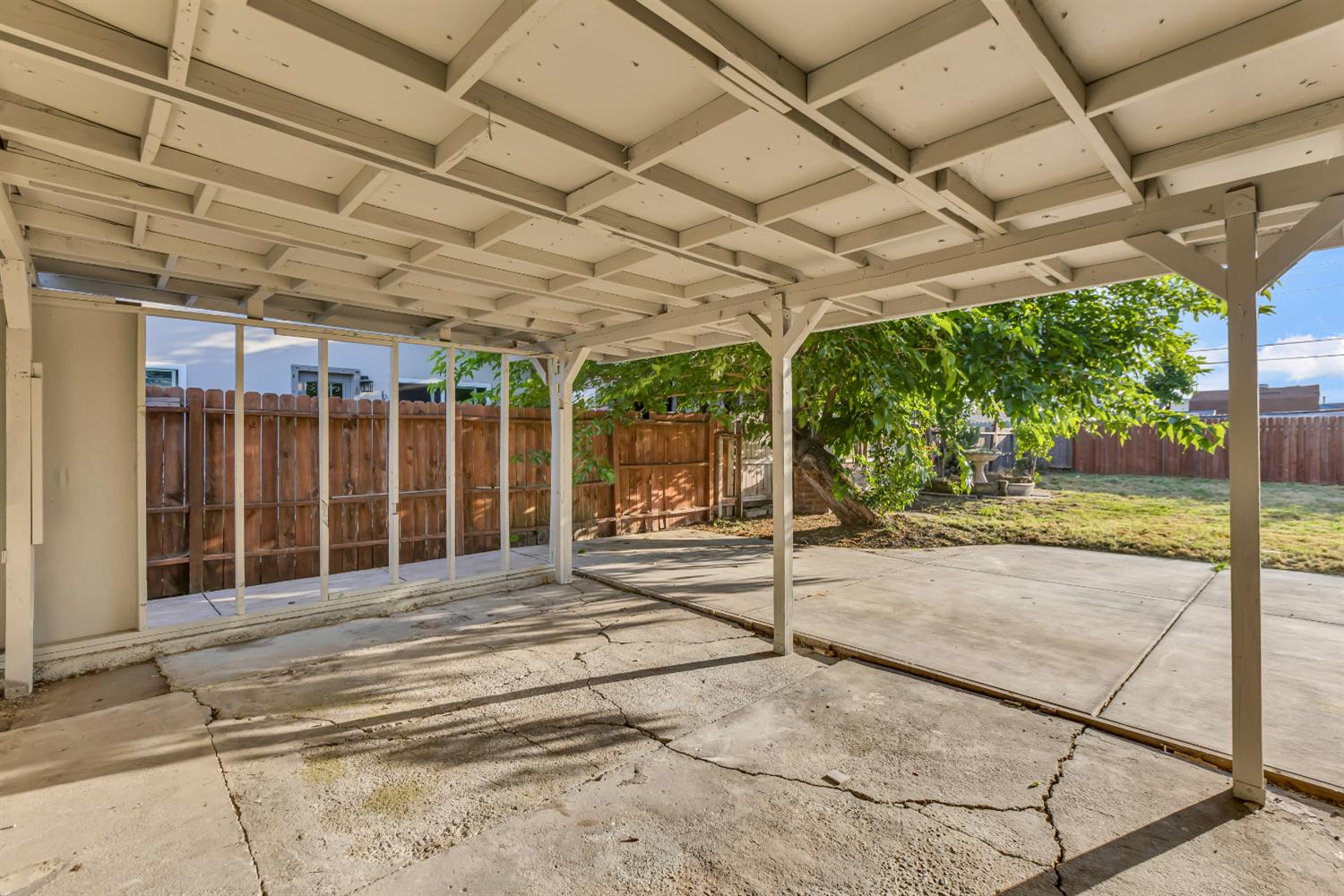 7682 Detroit Boulevard