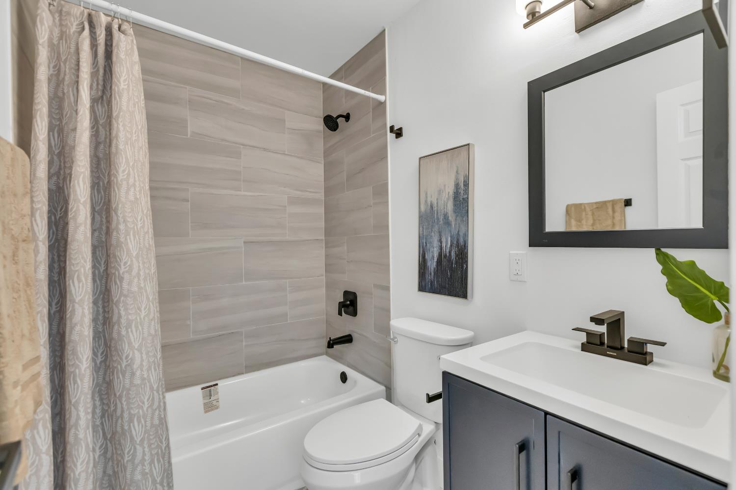 7682 Detroit Boulevard