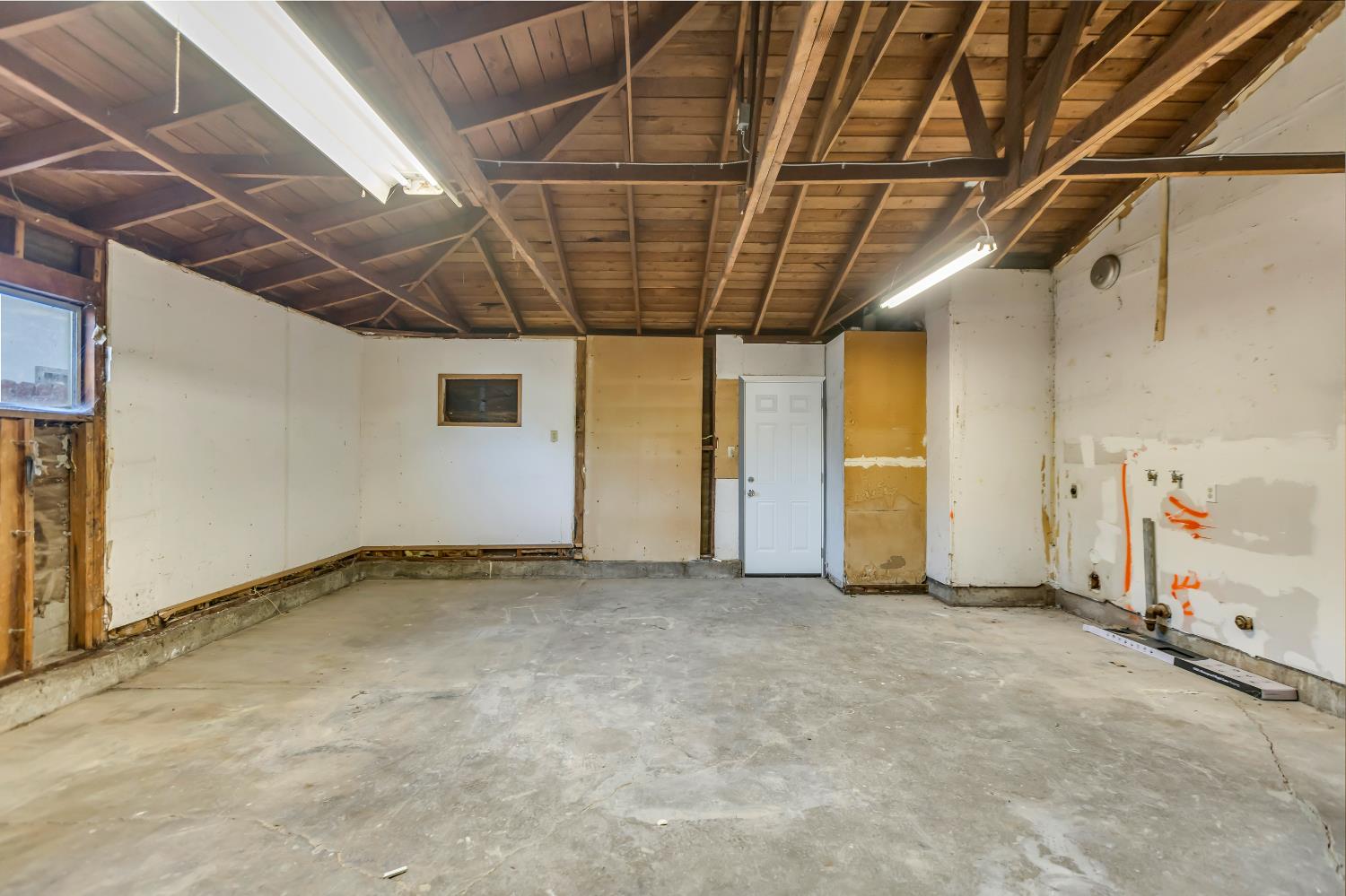 7682 Detroit Boulevard