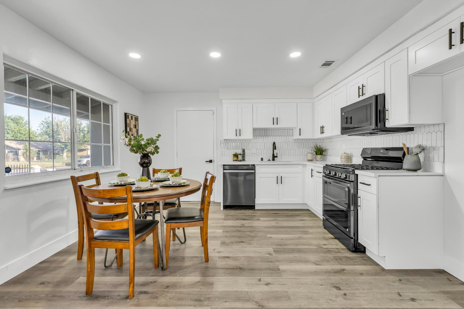 7682 Detroit Boulevard