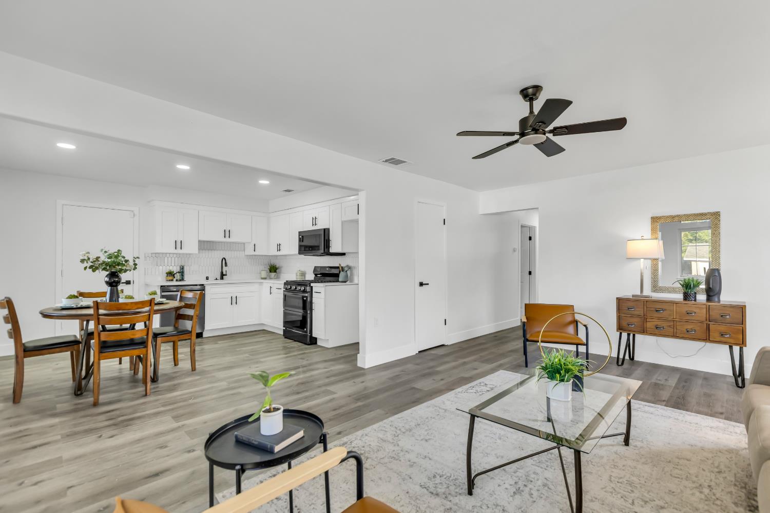 7682 Detroit Boulevard