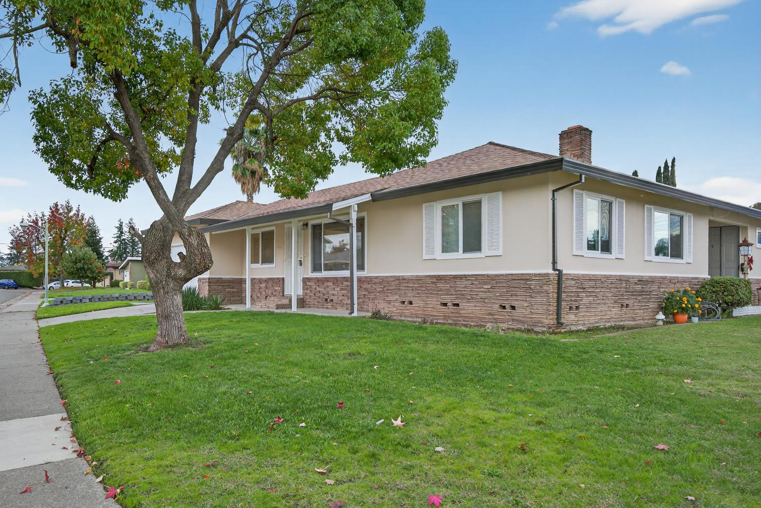 5220 Pomegranate Avenue