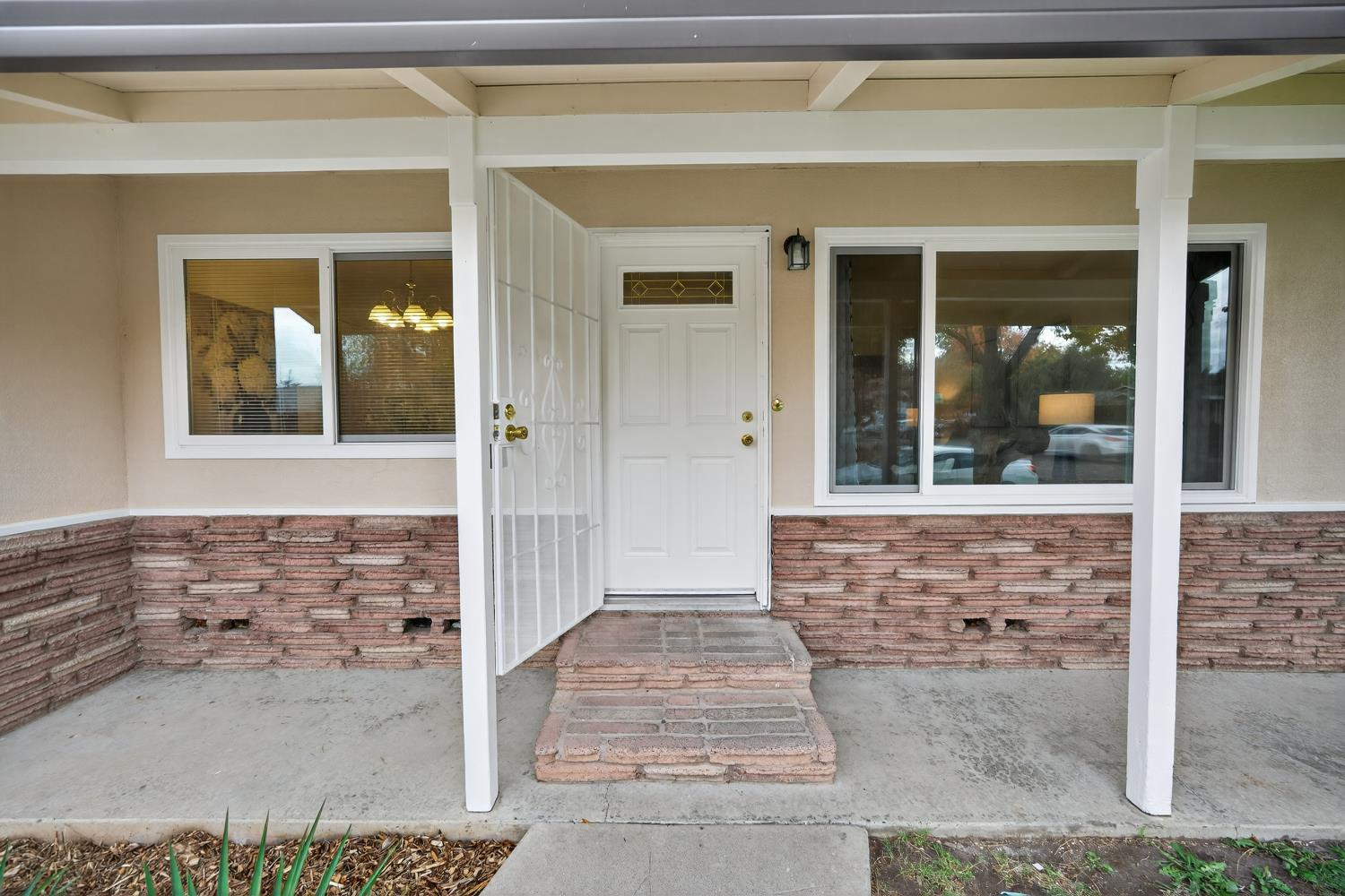 5220 Pomegranate Avenue