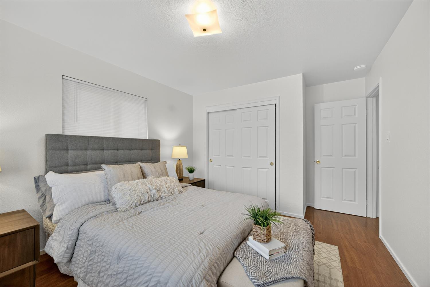 5220 Pomegranate Avenue