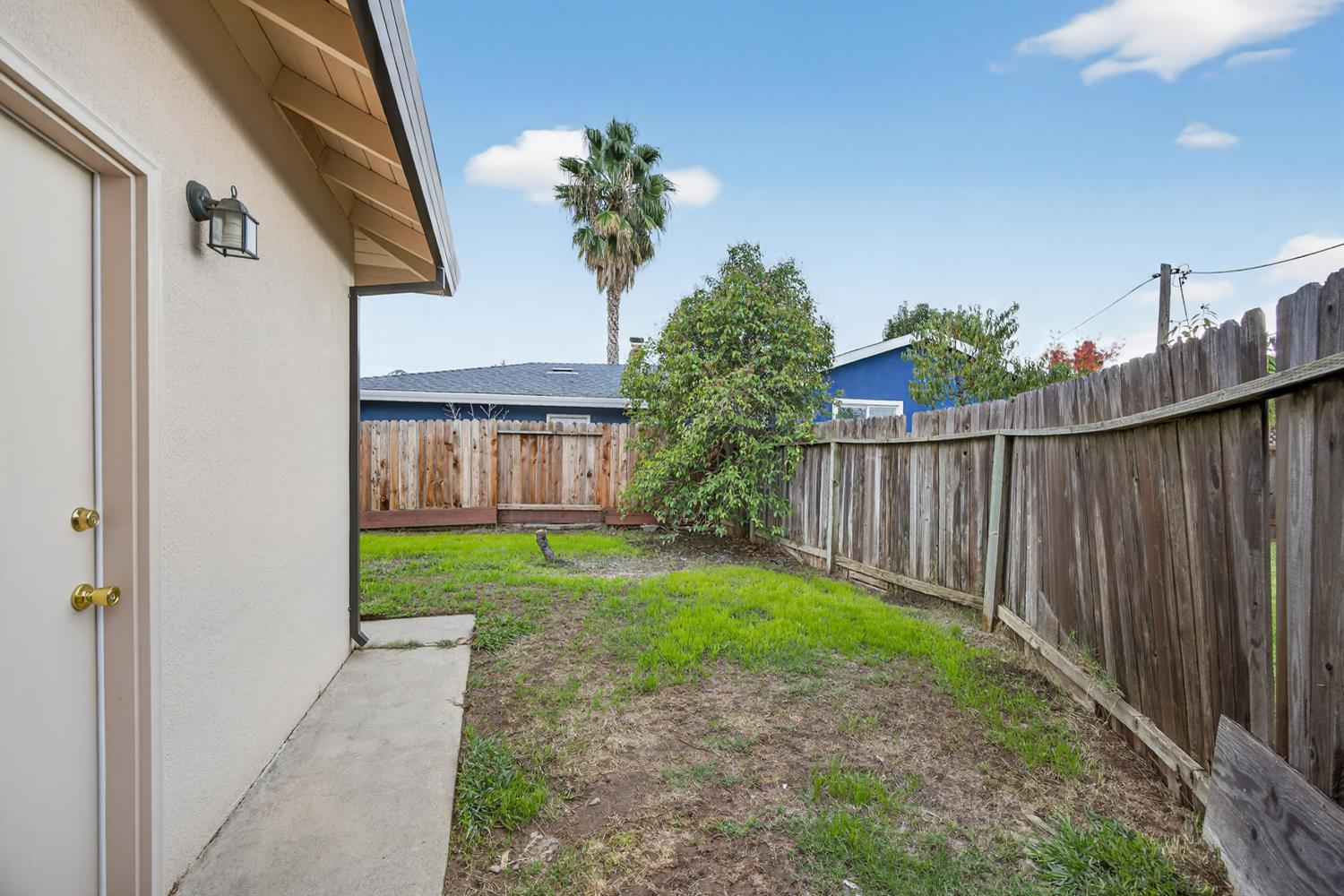 5220 Pomegranate Avenue