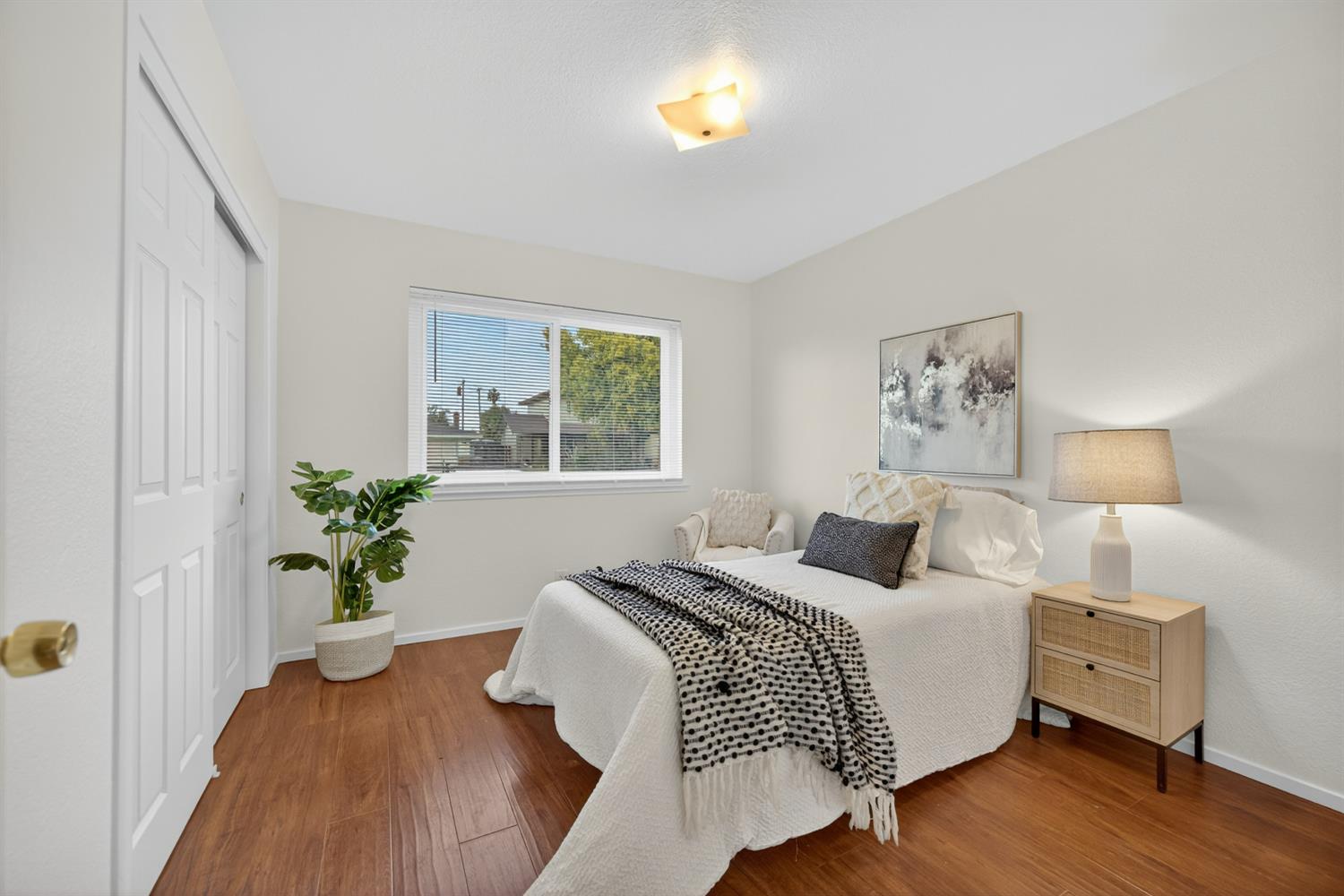 5220 Pomegranate Avenue