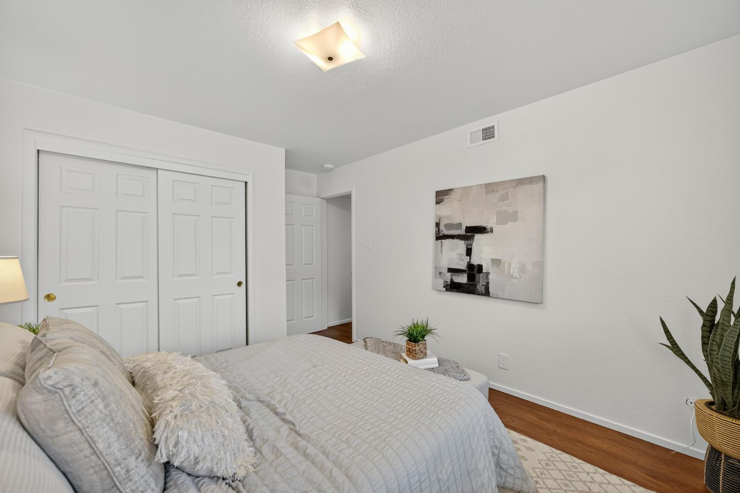 5220 Pomegranate Avenue