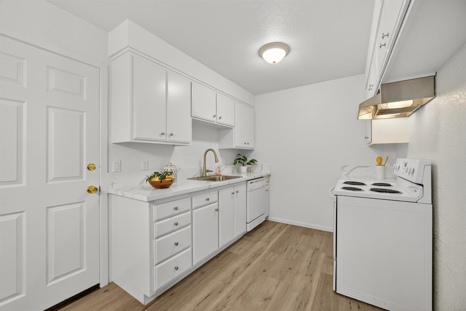 5220 Pomegranate Avenue