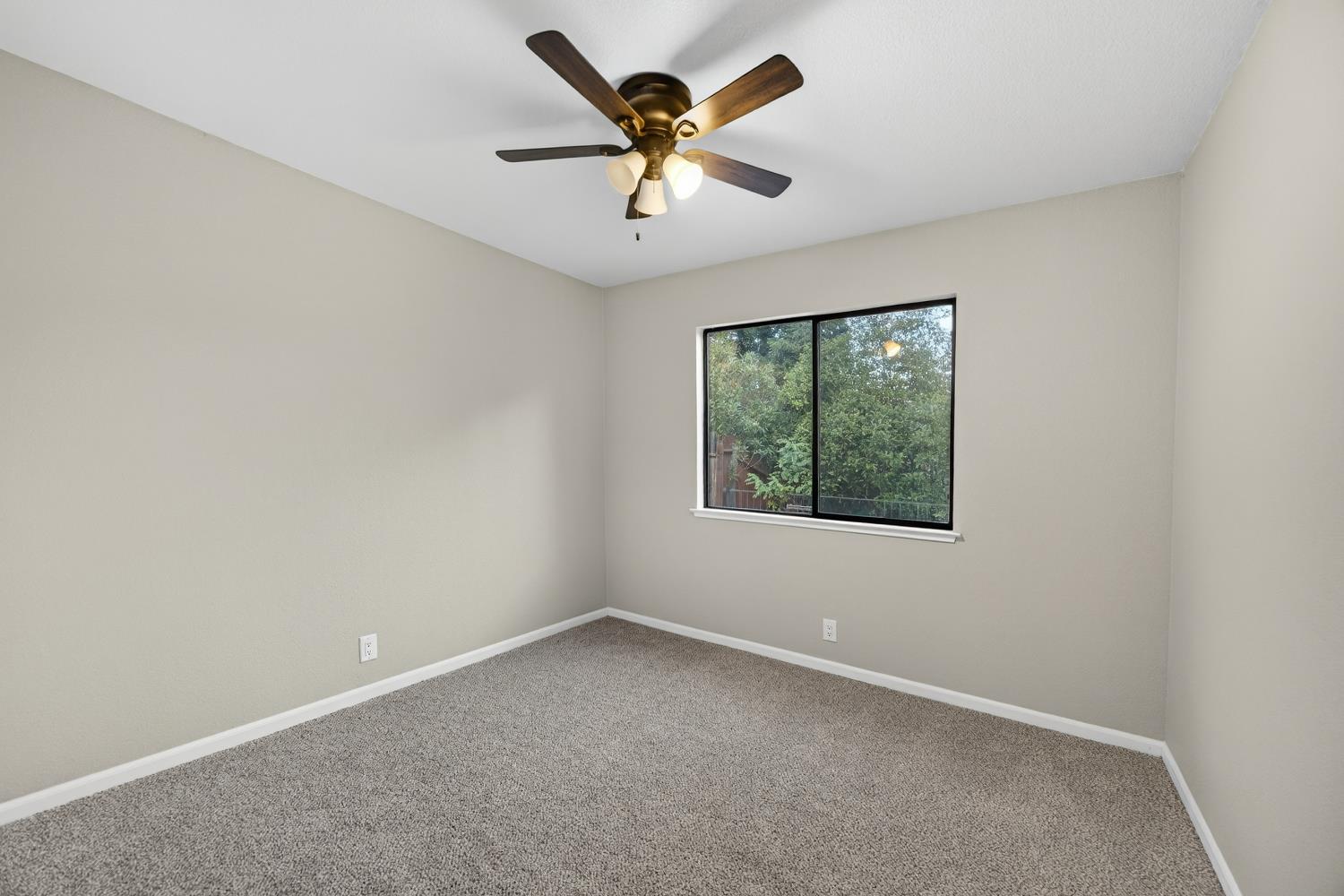 825 Mount Ranier Way