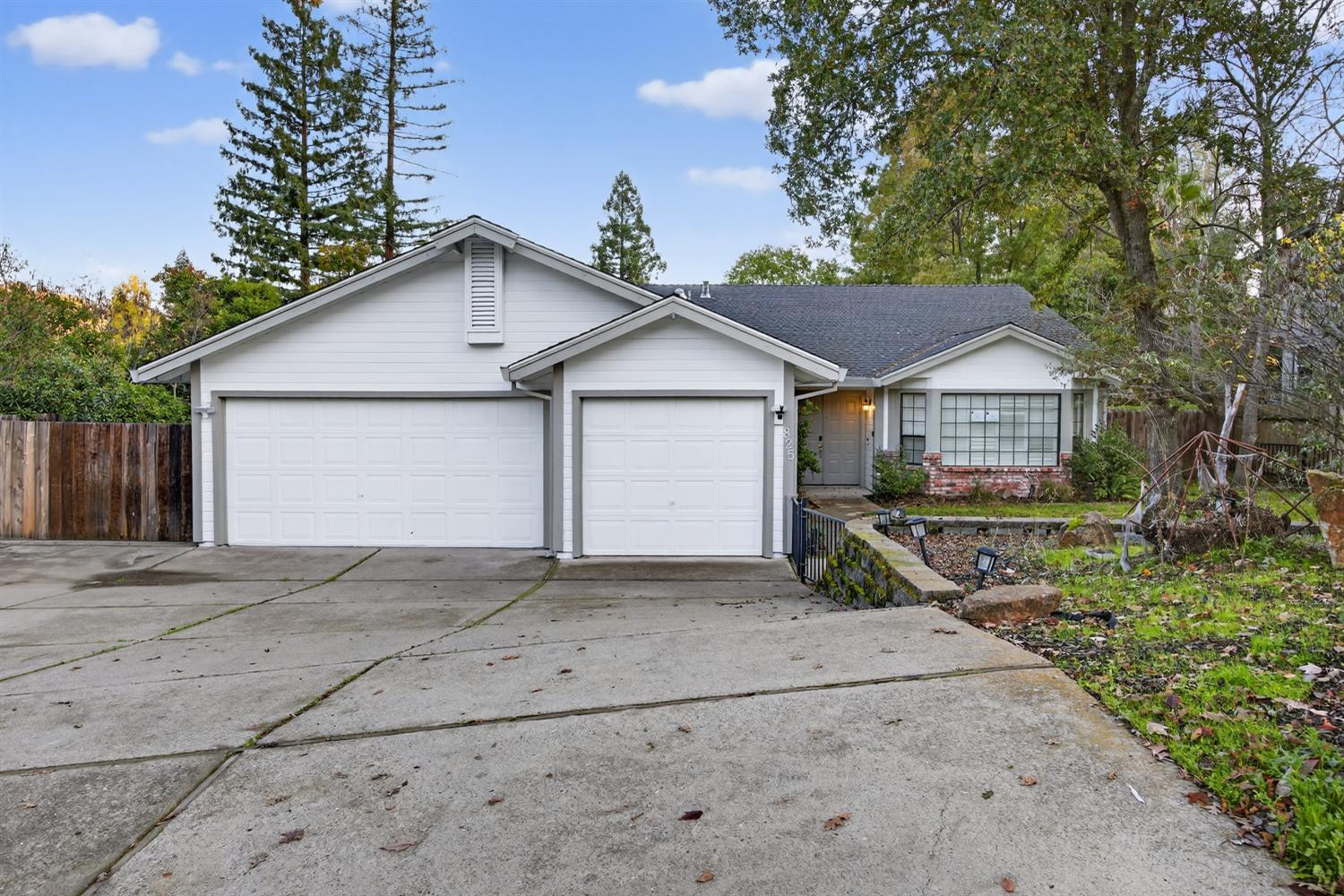 825 Mount Ranier Way