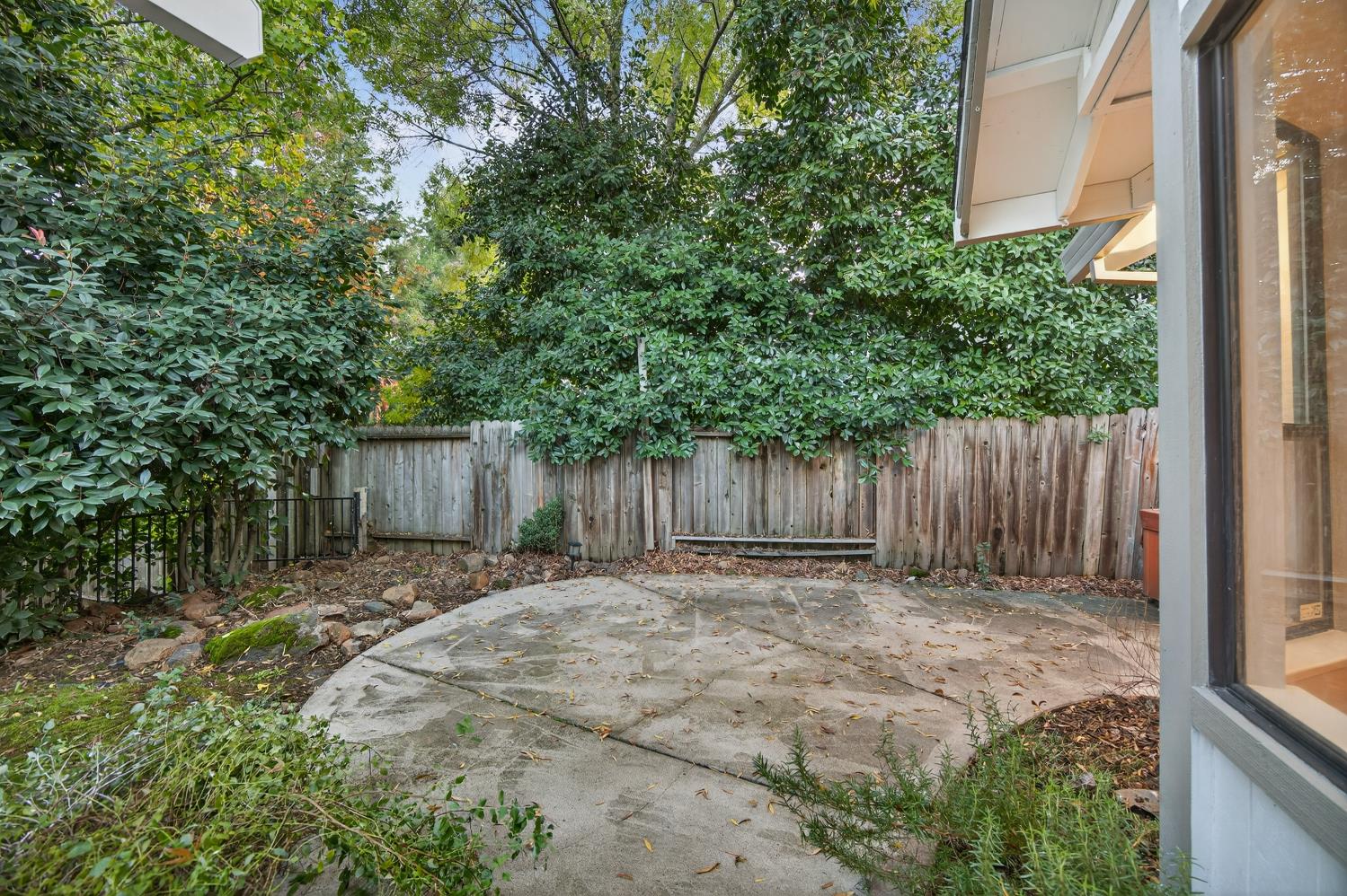 825 Mount Ranier Way