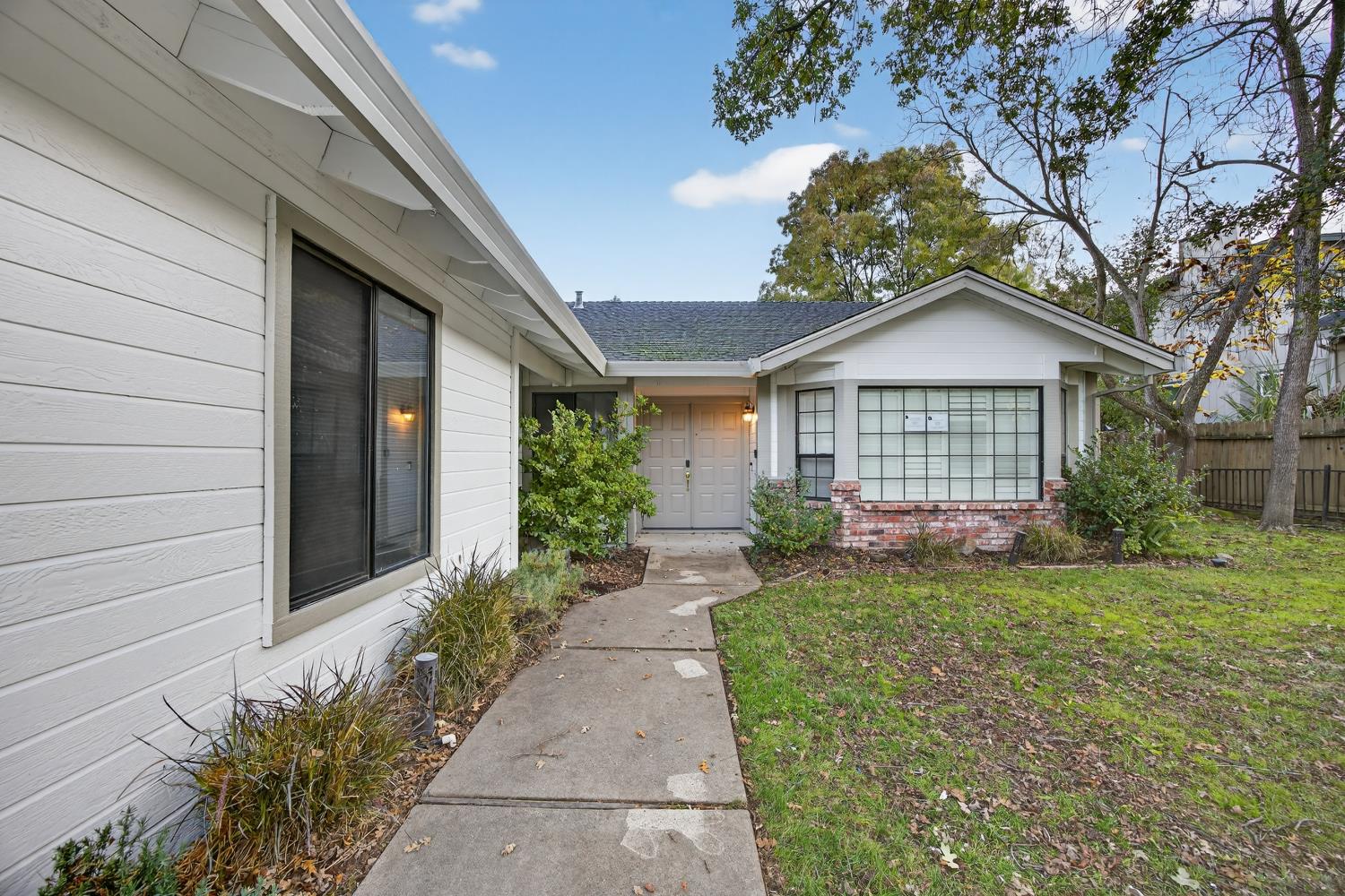 825 Mount Ranier Way