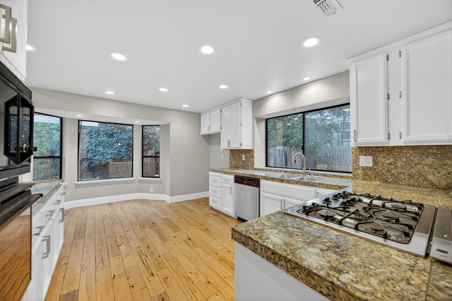 825 Mount Ranier Way