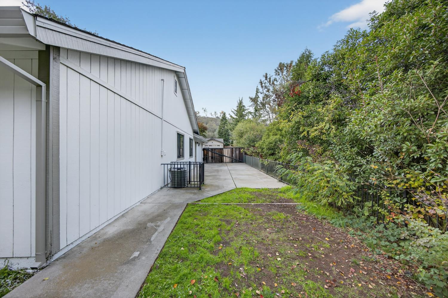 825 Mount Ranier Way