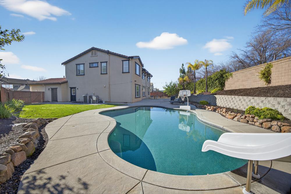 712 Mount Errigal Place