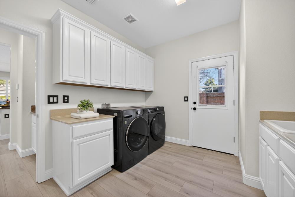 712 Mount Errigal Place