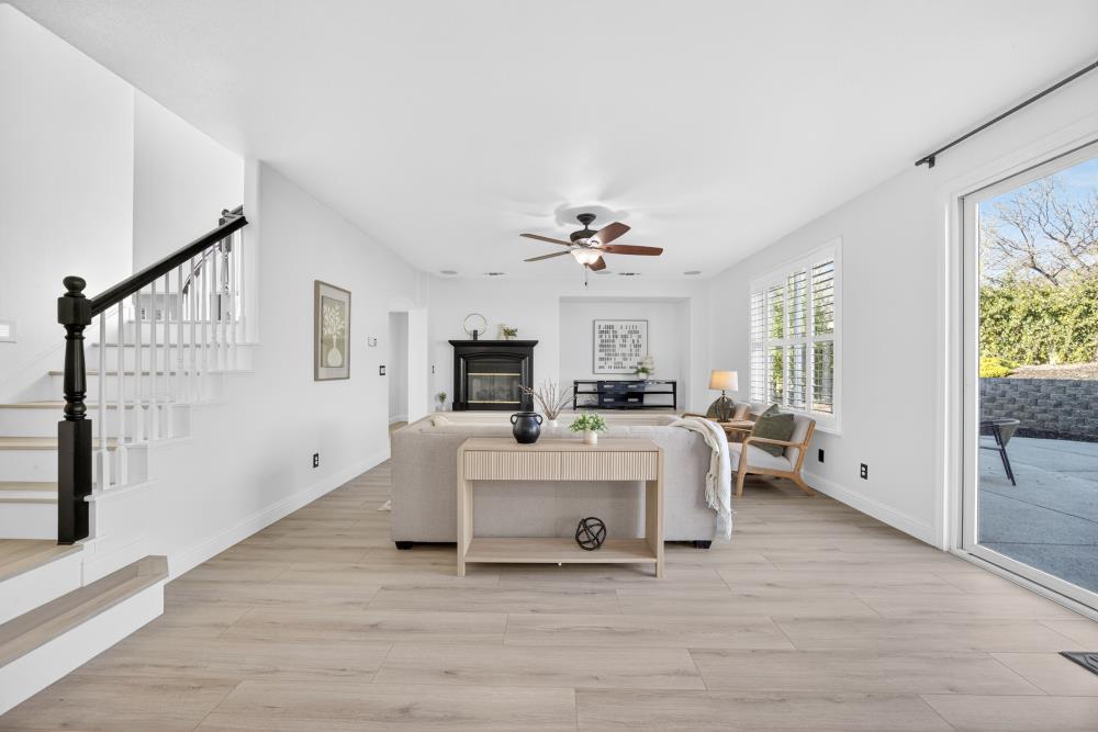 712 Mount Errigal Place