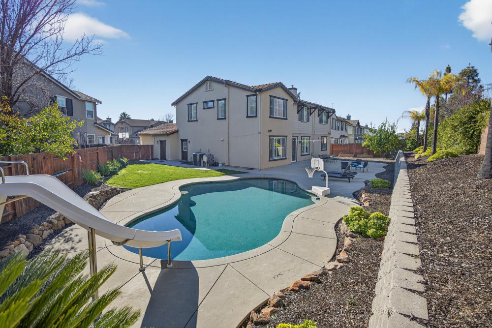 712 Mount Errigal Place