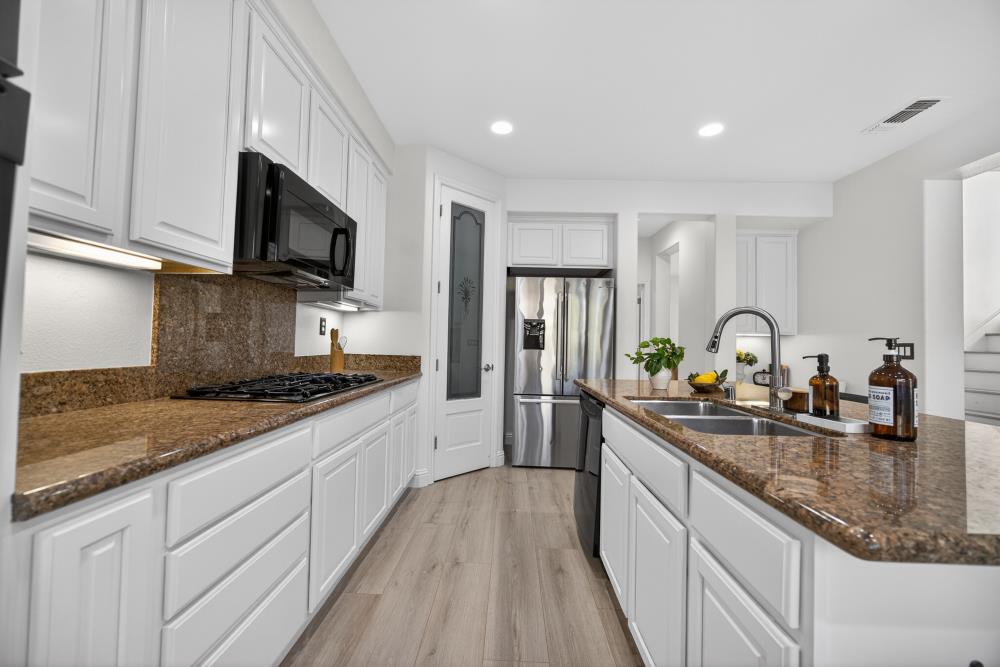 712 Mount Errigal Place