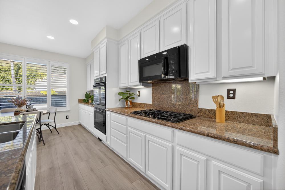 712 Mount Errigal Place