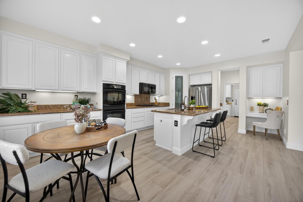 712 Mount Errigal Place