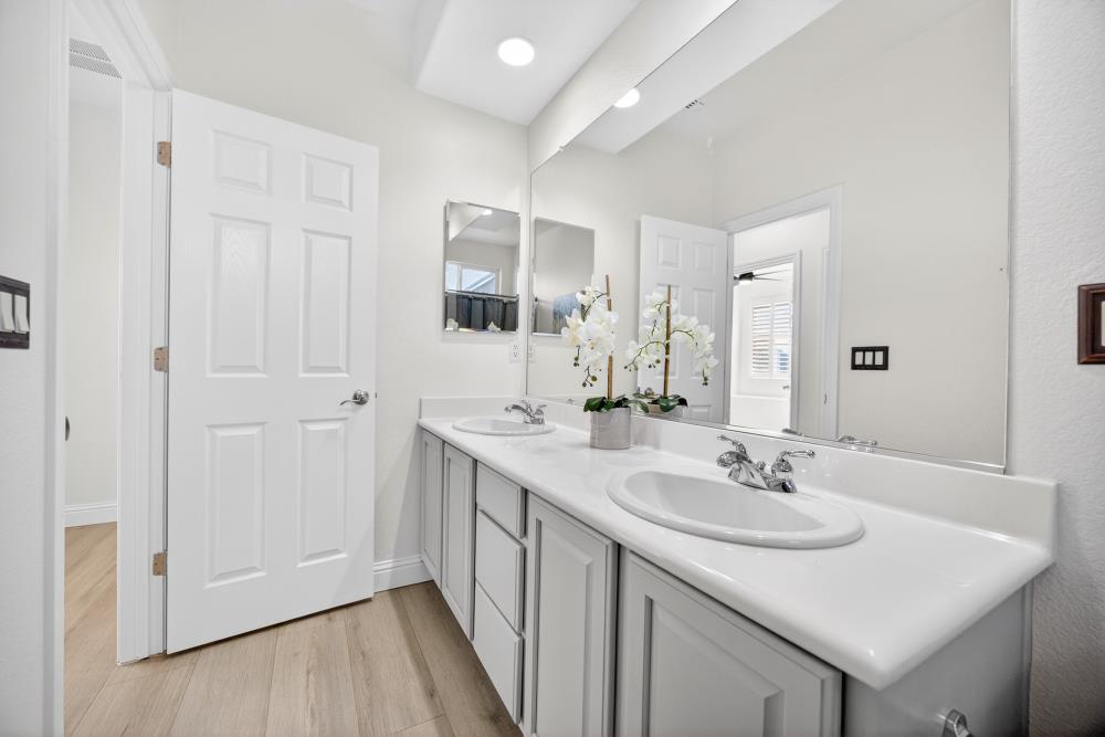 712 Mount Errigal Place