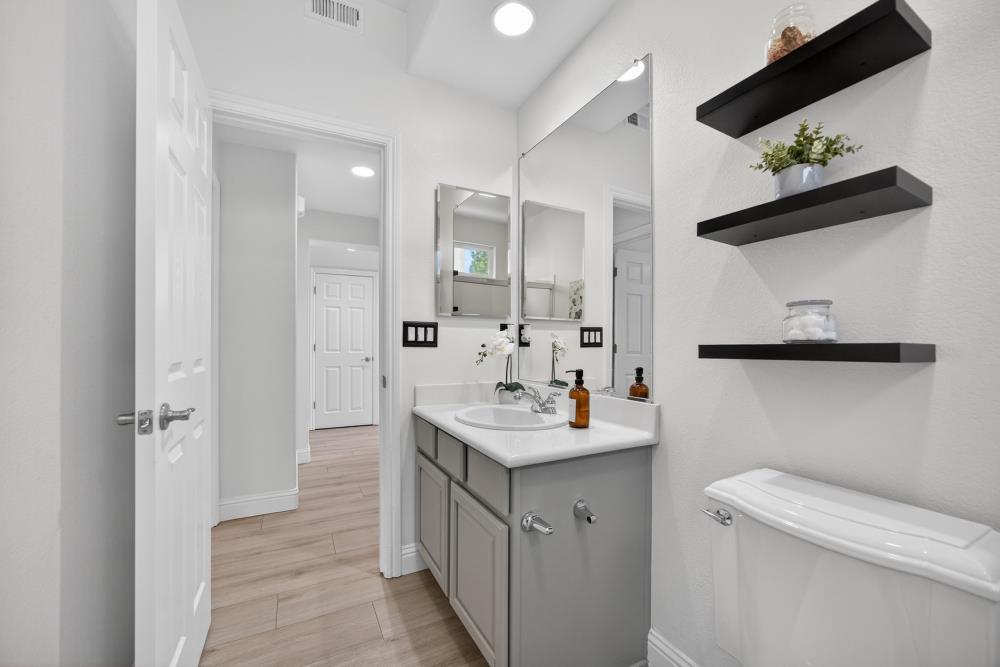 712 Mount Errigal Place