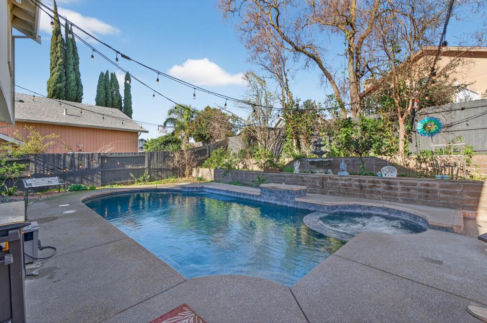 4133 Singing Tree Way