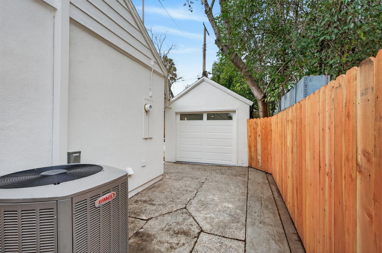 2121 Royal Oaks Drive