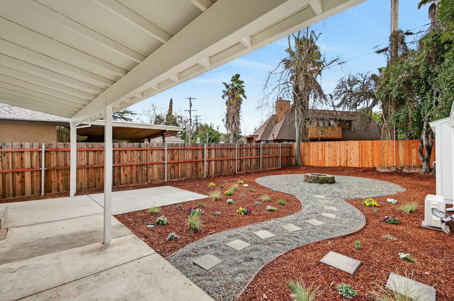 2121 Royal Oaks Drive