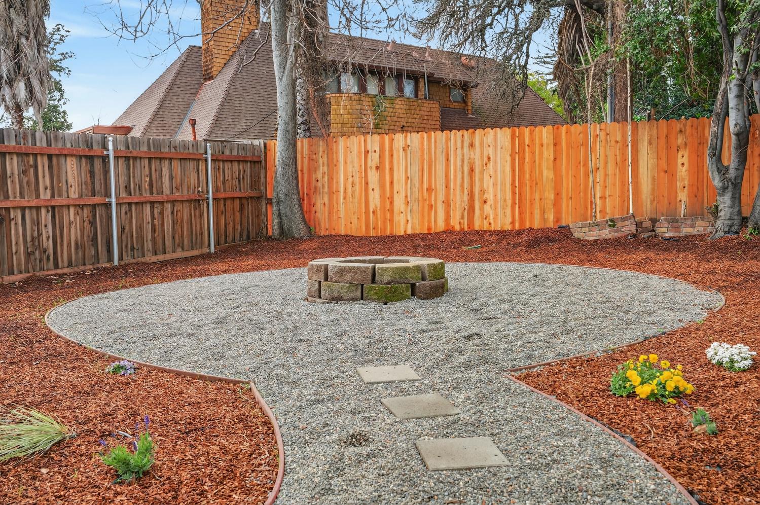 2121 Royal Oaks Drive