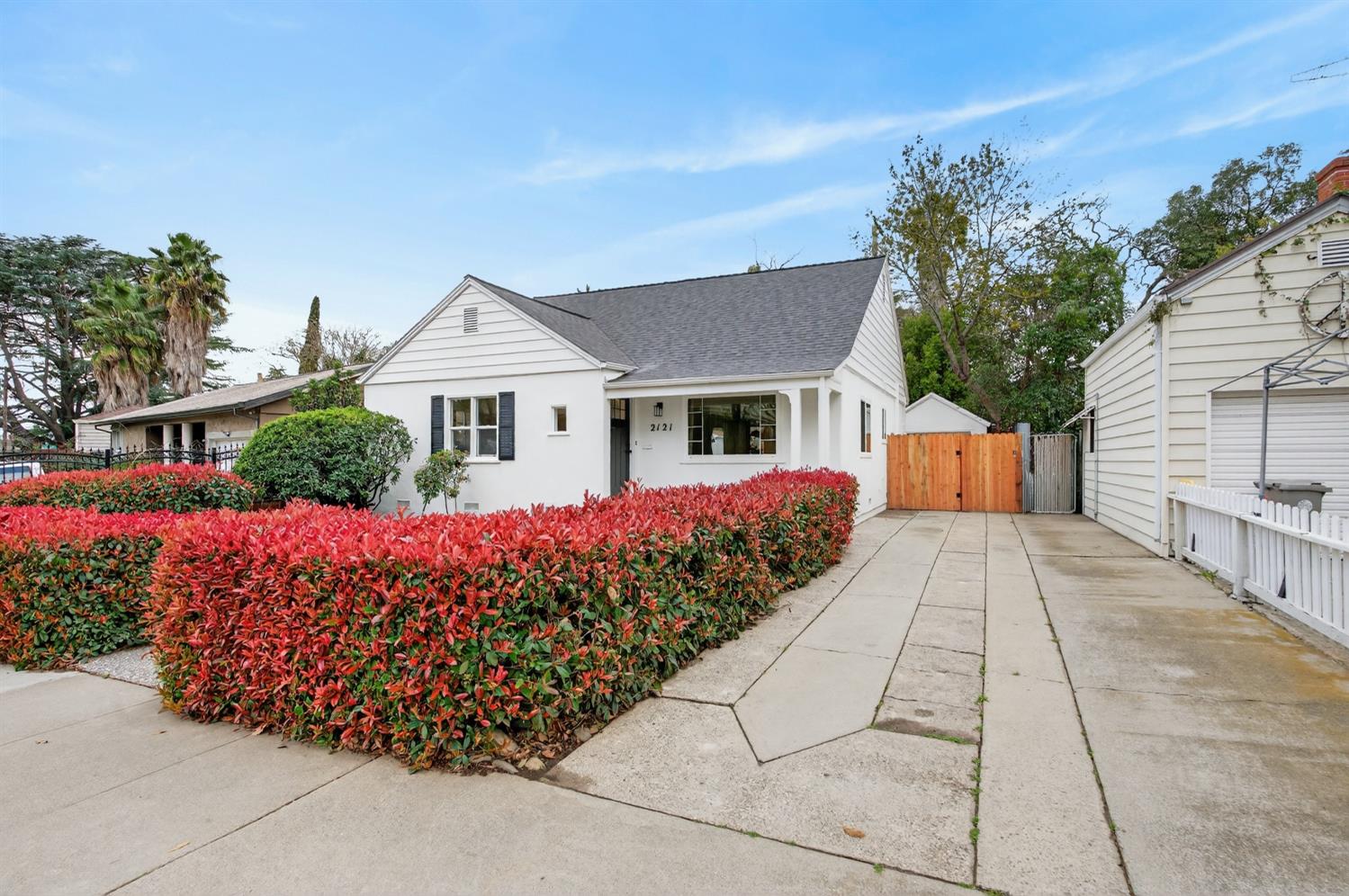 2121 Royal Oaks Drive