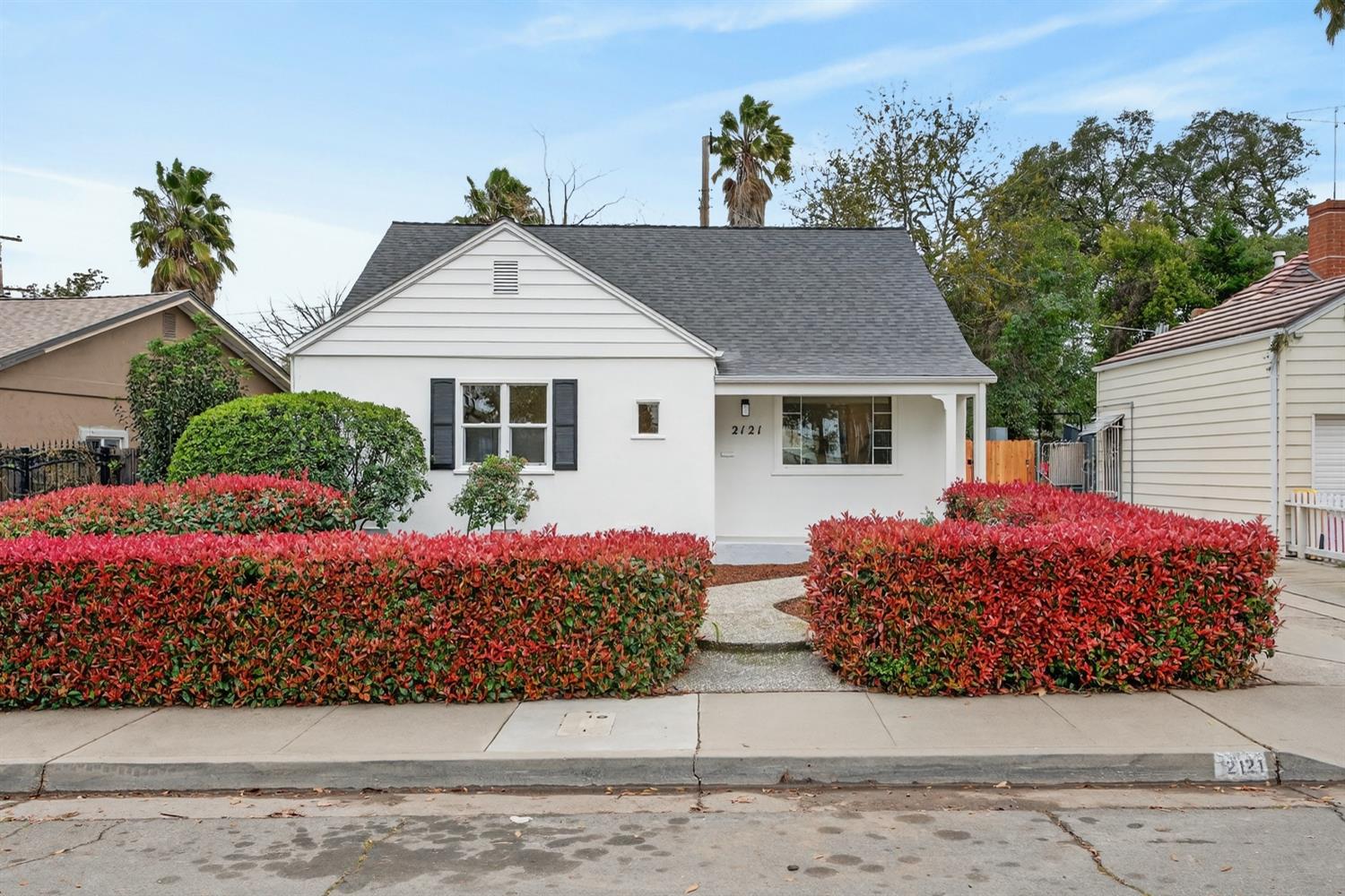 2121 Royal Oaks Drive