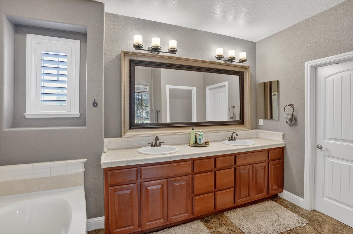 8006 N Linda Isle Lane