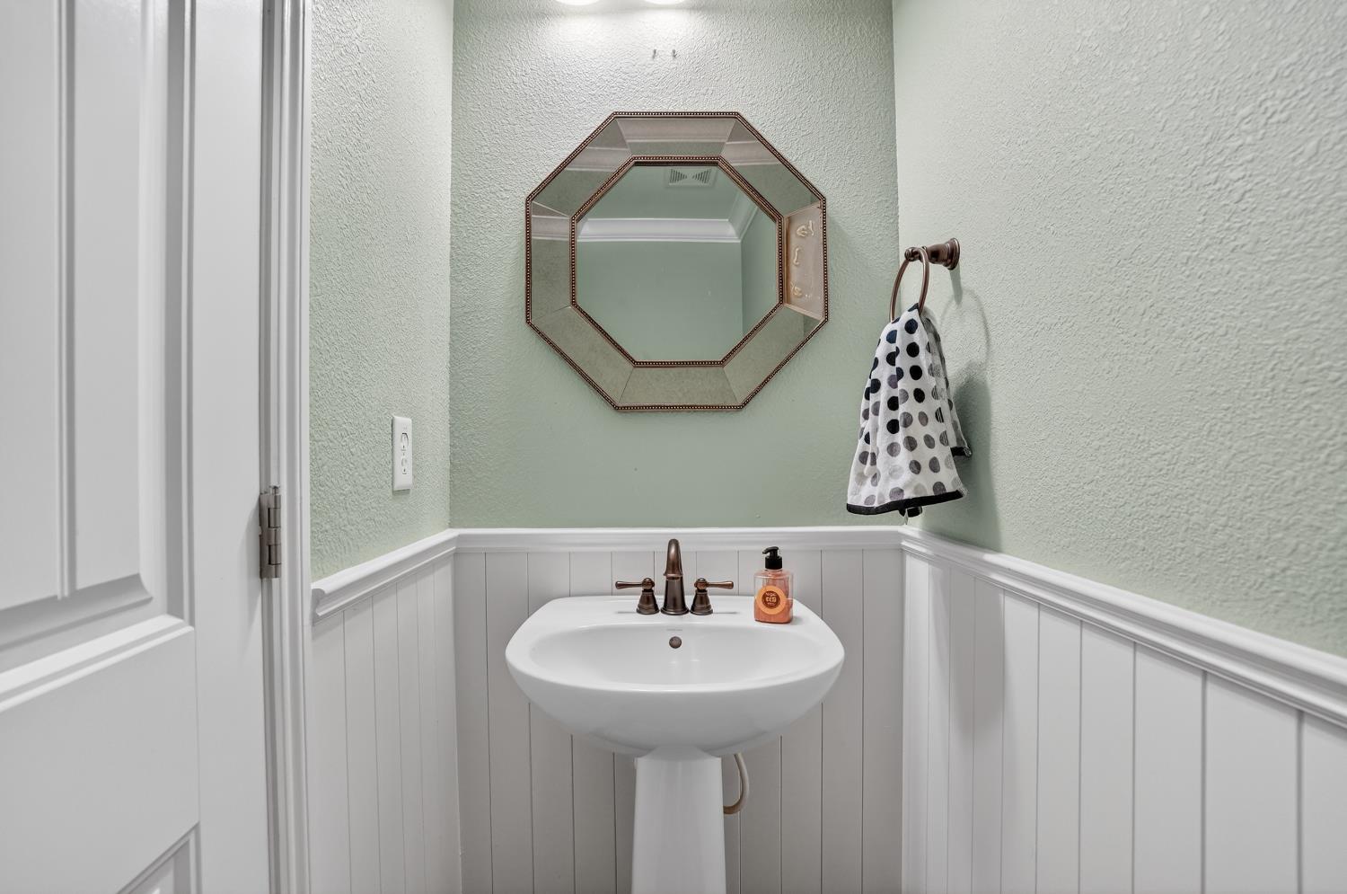 8006 N Linda Isle Lane