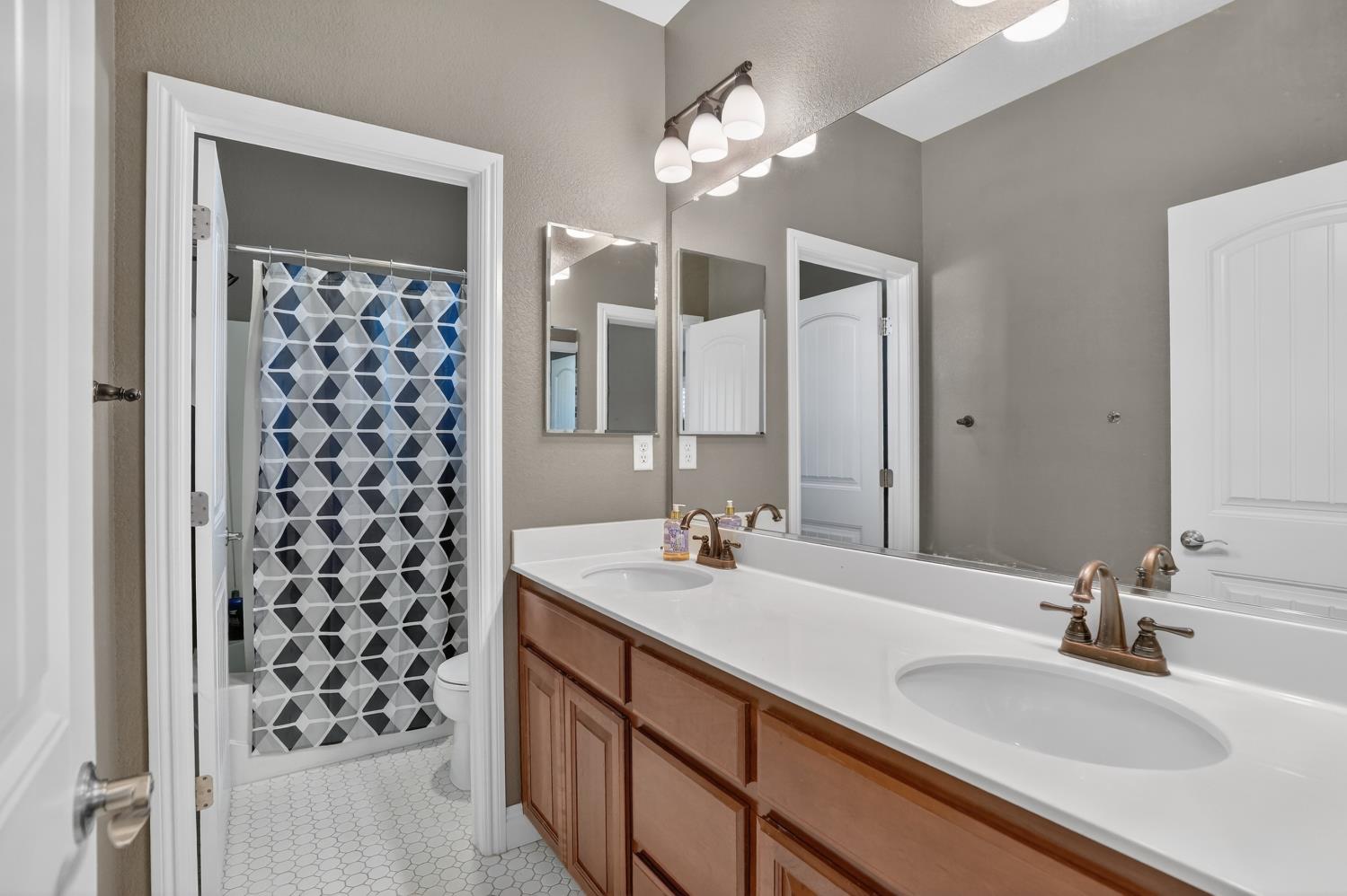 8006 N Linda Isle Lane