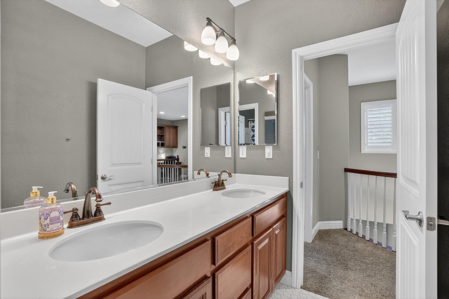 8006 N Linda Isle Lane