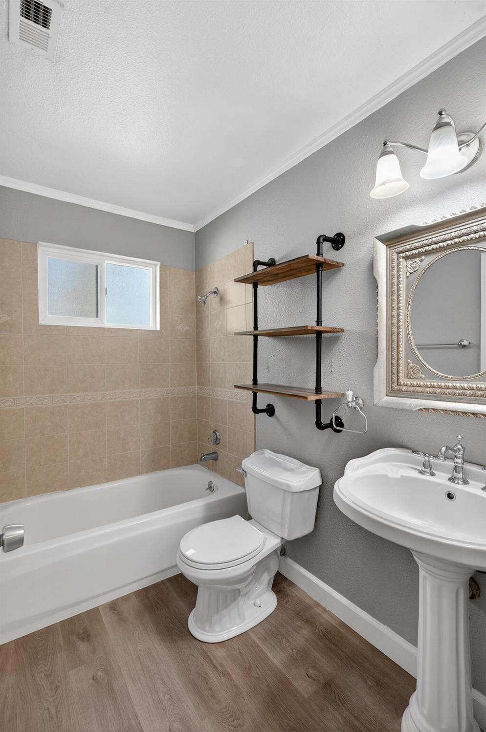 1632 Klamath River Dr.