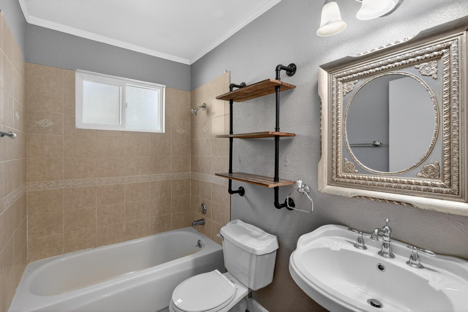 1632 Klamath River Dr.