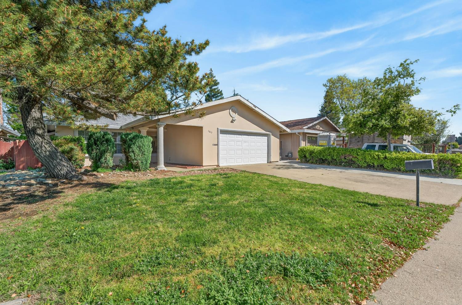 1632 Klamath River Dr.